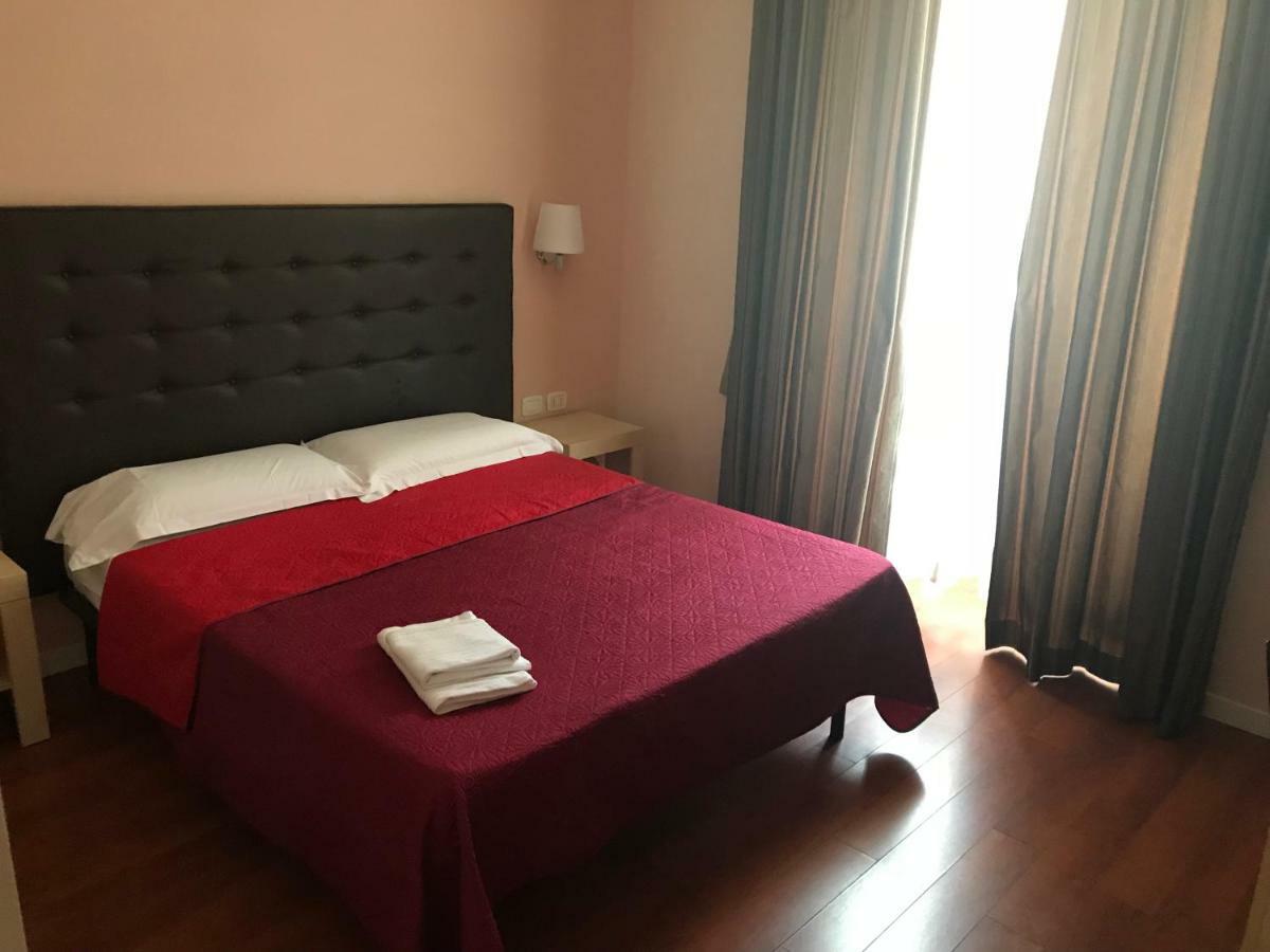 Elle Cavour Guest House ローマ エクステリア 写真