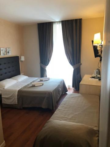 Elle Cavour Guest House ローマ エクステリア 写真
